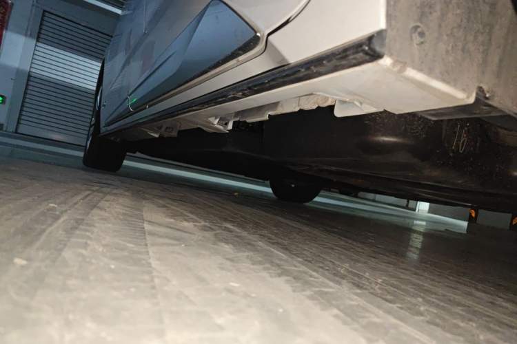Used Toyota SIENNA 2023 2.5L Hybrid Platinum Edition Chassis Rear Left