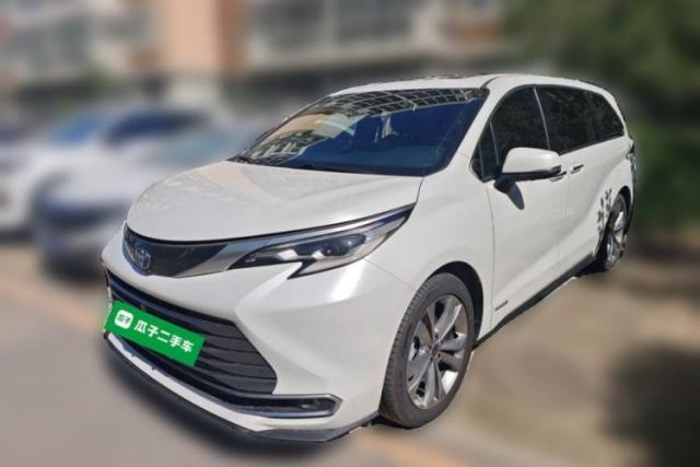 Used Toyota SIENNA 2023 2.5L Hybrid Deluxe Edition