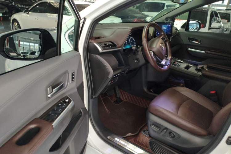 Used Toyota SIENNA 2023 2.5L Hybrid Platinum Edition Driver Seat