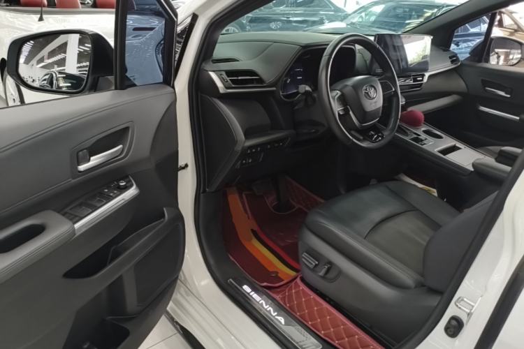 Used Toyota SIENNA 2023 2.5L Hybrid Deluxe Edition Driver Seat