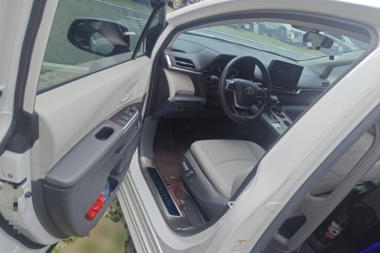 Used Toyota SIENNA 2023 2.5L Hybrid Comfort Edition Driver Seat