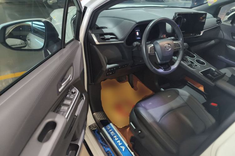 Used Toyota SIENNA 2023 2.5L Hybrid Deluxe Edition Driver Seat