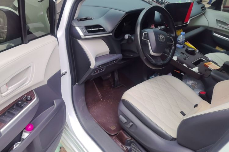 Used Toyota SIENNA 2023 2.5L Hybrid Comfort Edition Driver Seat