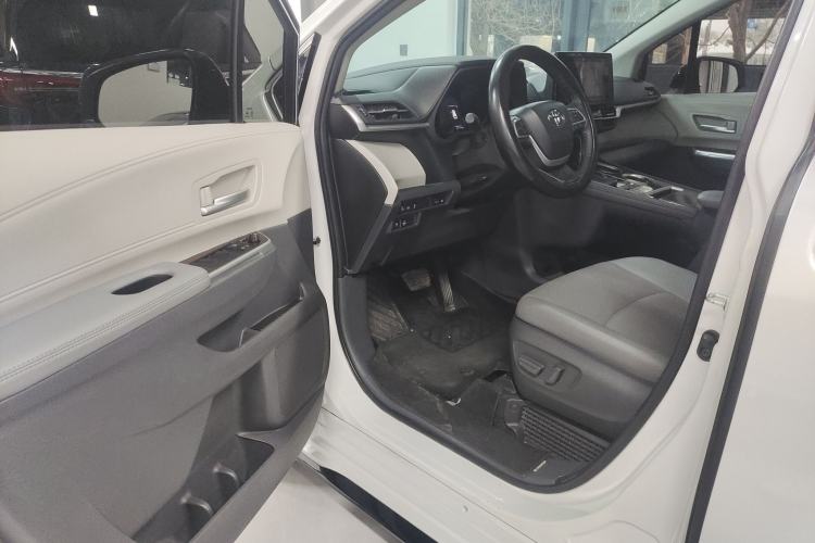 Used Toyota SIENNA 2023 2.5L Hybrid Luxury Edition Driver Seat