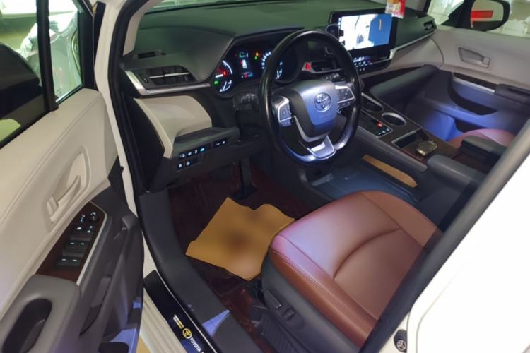Used Toyota SIENNA 2023 2.5L Hybrid Comfort Edition Driver Seat