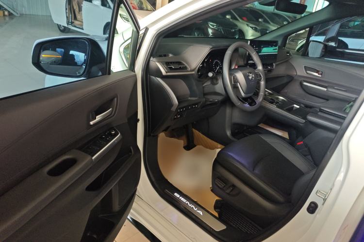 Used Toyota SIENNA 2023 2.5L Hybrid Deluxe Edition Driver Seat