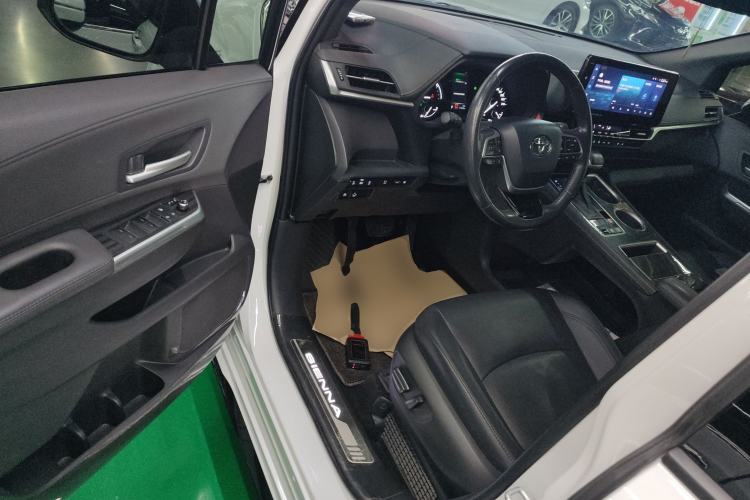 Used Toyota SIENNA 2023 2.5L Hybrid Deluxe Edition Driver Seat