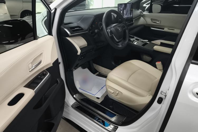 Used Toyota SIENNA 2023 2.5L Hybrid Luxury Edition Driver Seat