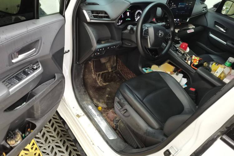 Used Toyota SIENNA 2023 2.5L Hybrid Deluxe Edition Driver Seat