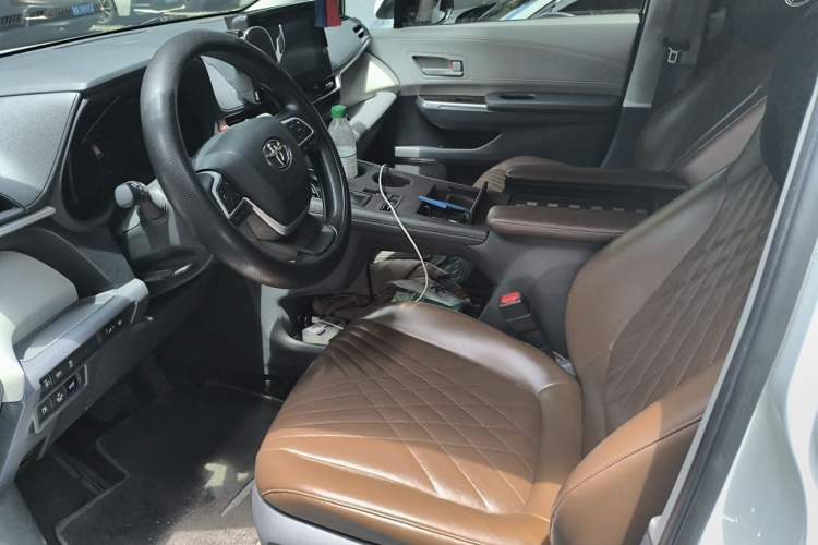 Used Toyota SIENNA 2023 2.5L Hybrid Comfort Edition Driver Seat