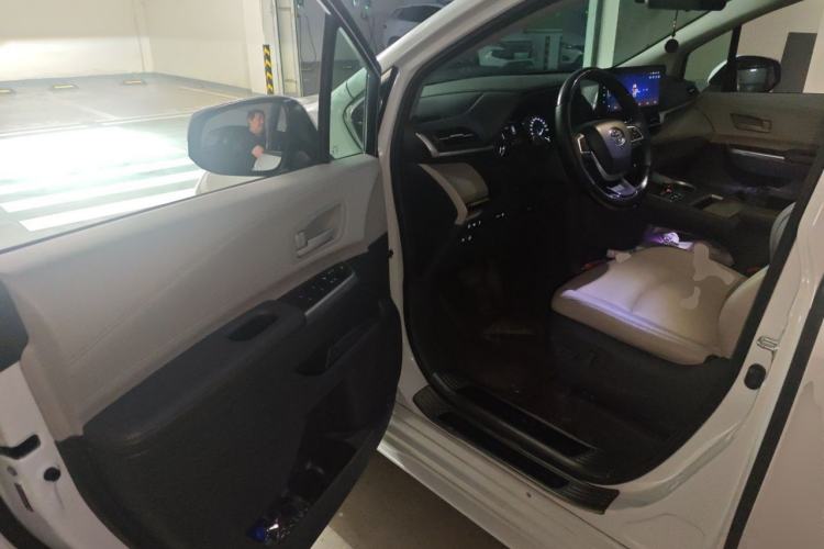 Used Toyota SIENNA 2023 2.5L Hybrid Comfort Edition Driver Seat