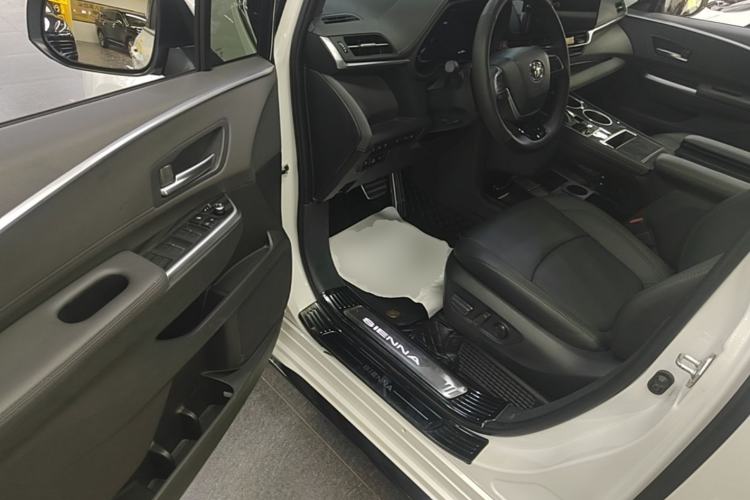 Used Toyota SIENNA 2023 2.5L Hybrid Ultimate Edition Driver Seat