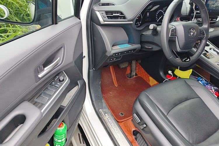 Used Toyota SIENNA 2023 2.5L Hybrid Deluxe Edition Driver Seat