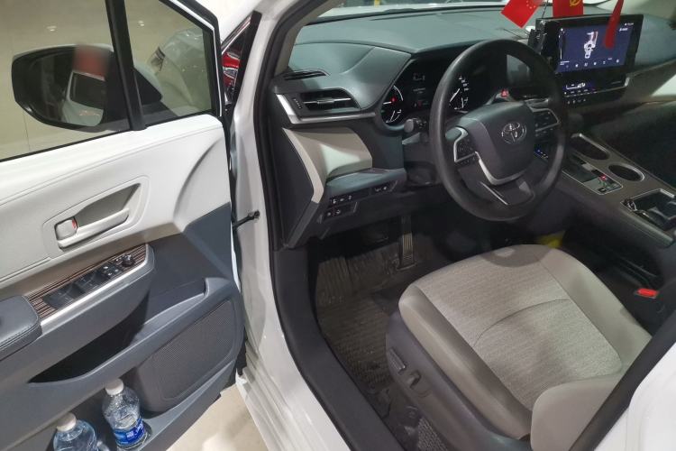 Used Toyota SIENNA 2023 2.5L Hybrid Comfort Edition Driver Seat