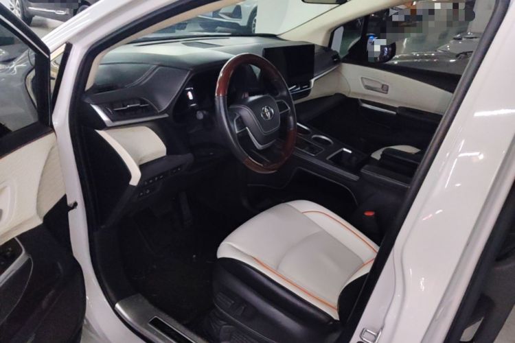 Used Toyota SIENNA 2023 2.5L Hybrid Comfort Edition Driver Seat