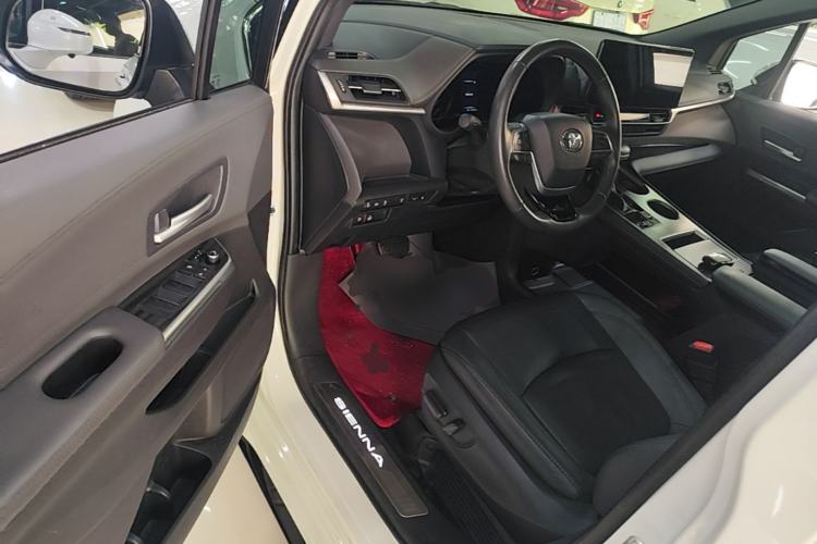 Used Toyota SIENNA 2023 2.5L Hybrid Deluxe Edition Driver Seat