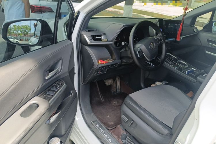 Used Toyota SIENNA 2023 2.5L Hybrid Deluxe Edition Driver Seat