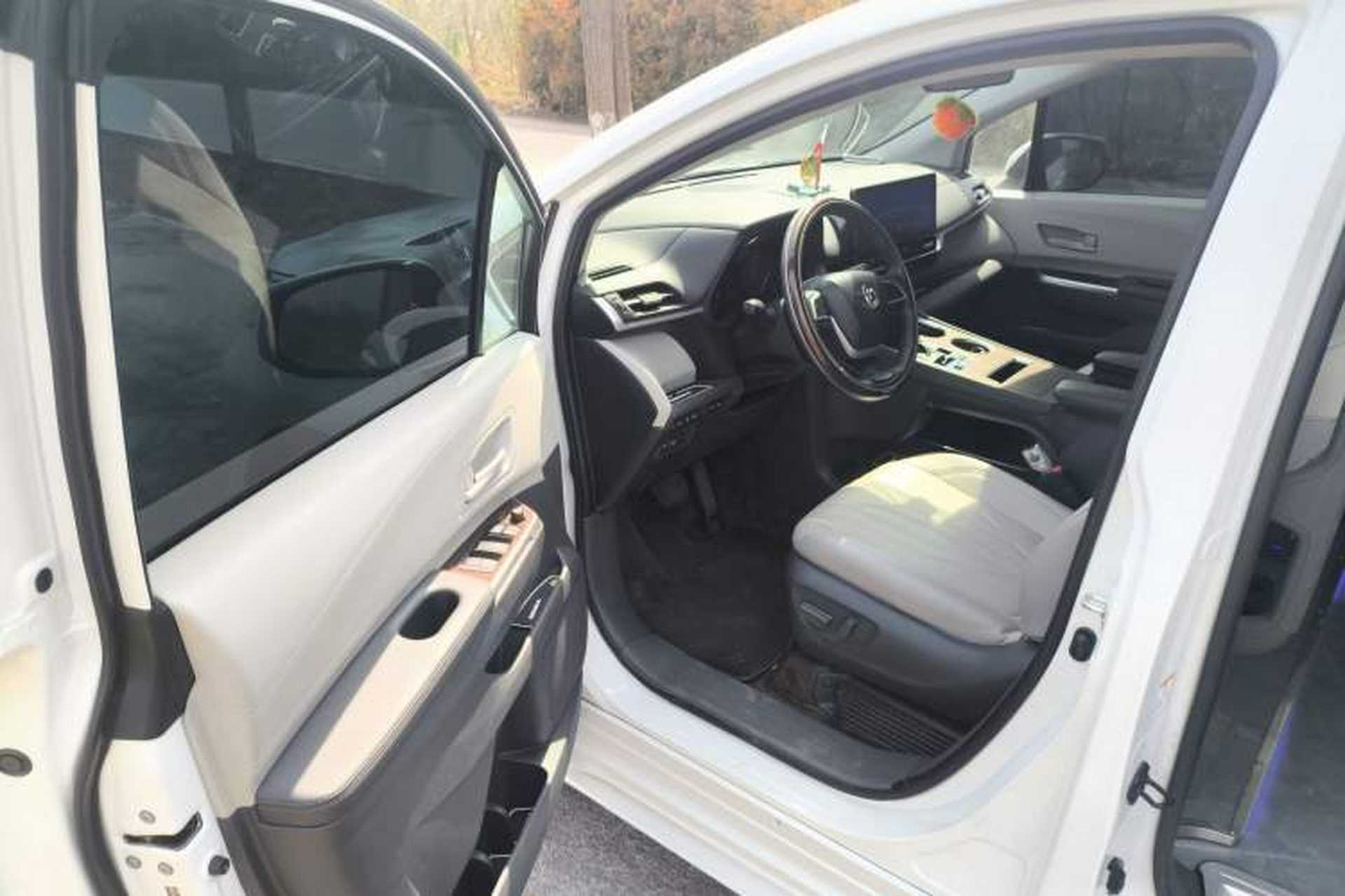 Used Toyota SIENNA 2023 2.5L Hybrid Comfort Edition Driver Seat