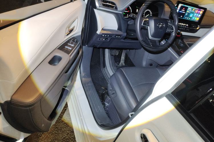 Used Toyota SIENNA 2023 2.5L Hybrid Comfort Edition Driver Seat