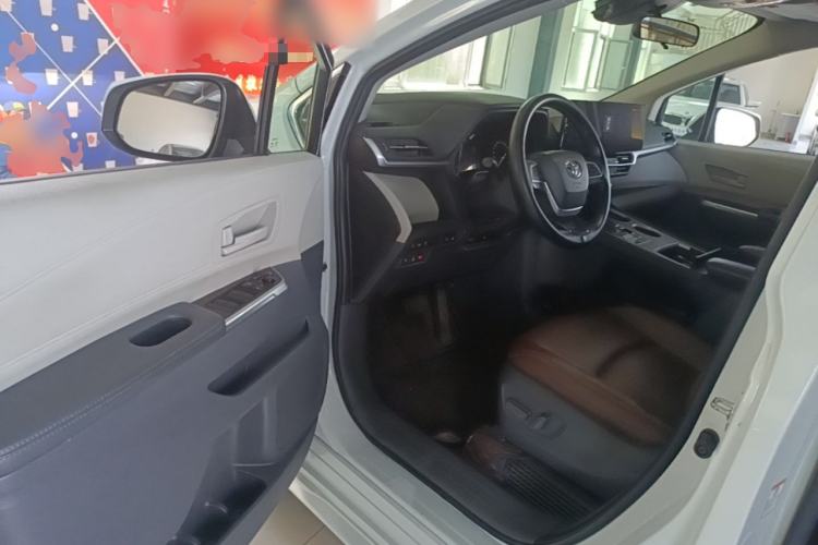 Used Toyota SIENNA 2023 2.5L Hybrid Comfort Edition Driver Seat