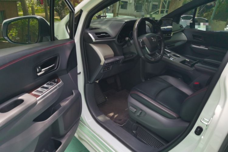 Used Toyota SIENNA 2023 2.5L Hybrid Comfort Edition Driver Seat