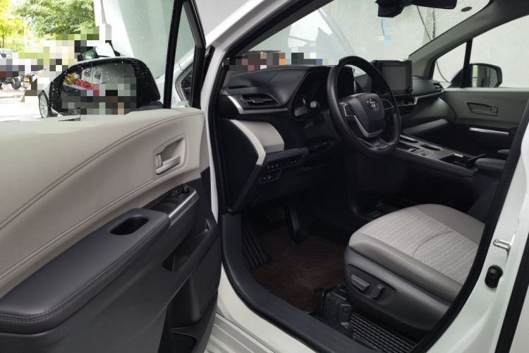 Used Toyota SIENNA 2023 2.5L Hybrid Comfort Edition Driver Seat