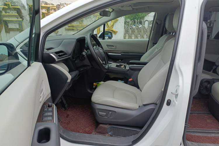 Used Toyota SIENNA 2023 2.5L Hybrid Comfort Edition Driver Seat