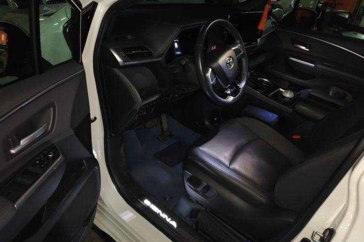 Used Toyota SIENNA 2023 2.5L Hybrid Deluxe Edition Driver Seat