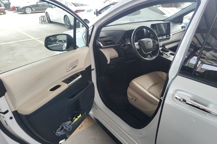 Used Toyota SIENNA 2023 2.5L Hybrid Luxury Edition Driver Seat