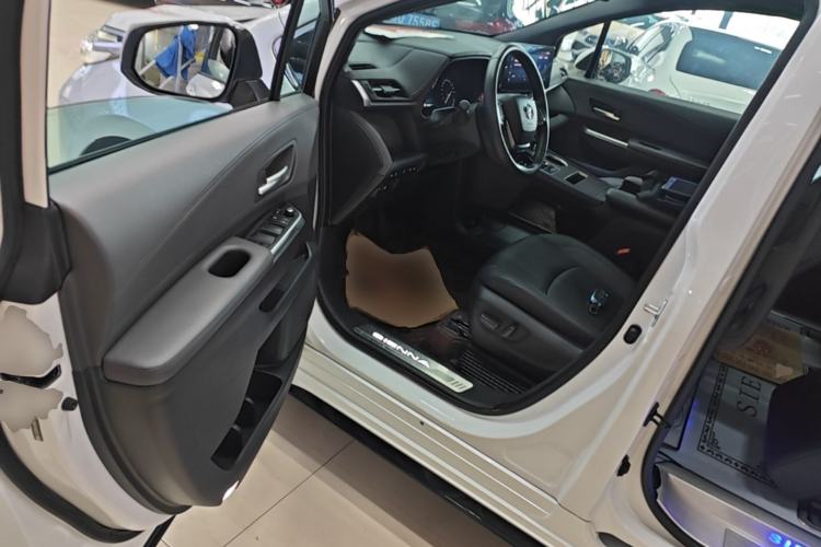 Used Toyota SIENNA 2023 2.5L Hybrid Deluxe Edition Driver Seat