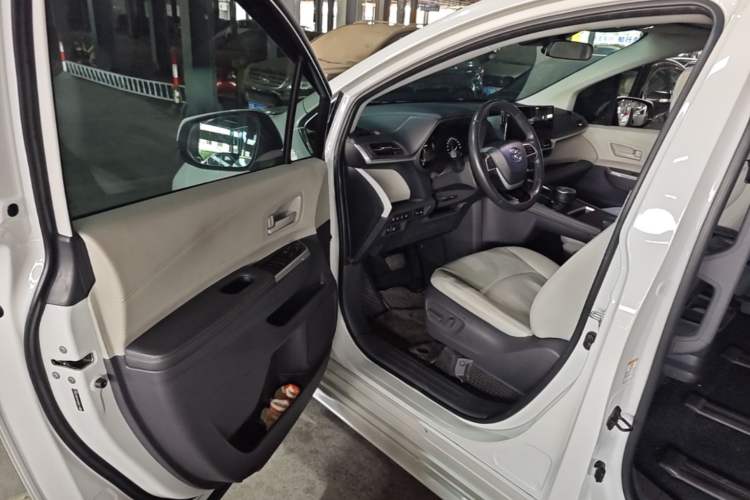 Used Toyota SIENNA 2023 2.5L Hybrid Comfort Edition Driver Seat