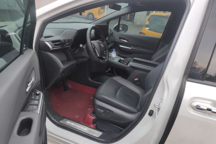 Used Toyota SIENNA 2023 2.5L Hybrid Deluxe Edition Driver Seat