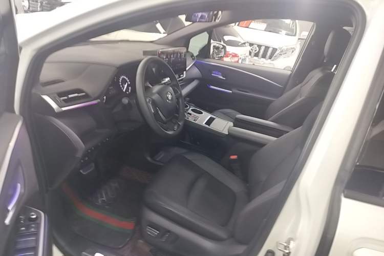 Used Toyota SIENNA 2023 2.5L Hybrid Deluxe Edition Driver Seat