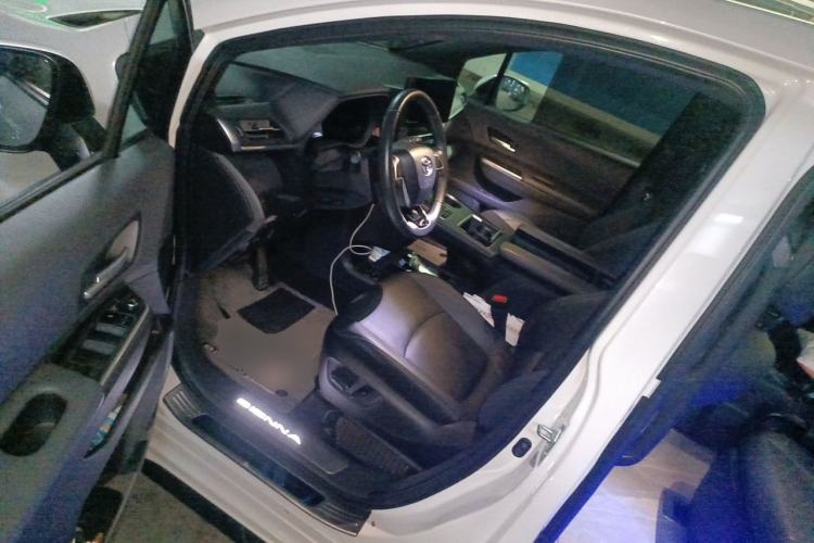 Used Toyota SIENNA 2023 2.5L Hybrid Deluxe Edition Driver Seat