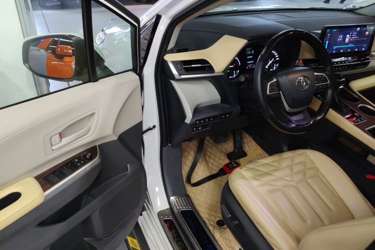 Used Toyota SIENNA 2023 2.5L Hybrid Comfort Edition Driver Seat