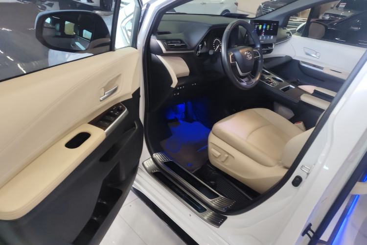 Used Toyota SIENNA 2023 2.5L Hybrid Luxury Edition Driver Seat