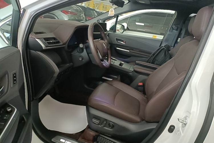 Used Toyota SIENNA 2023 2.5L Hybrid Platinum Edition Driver Seat