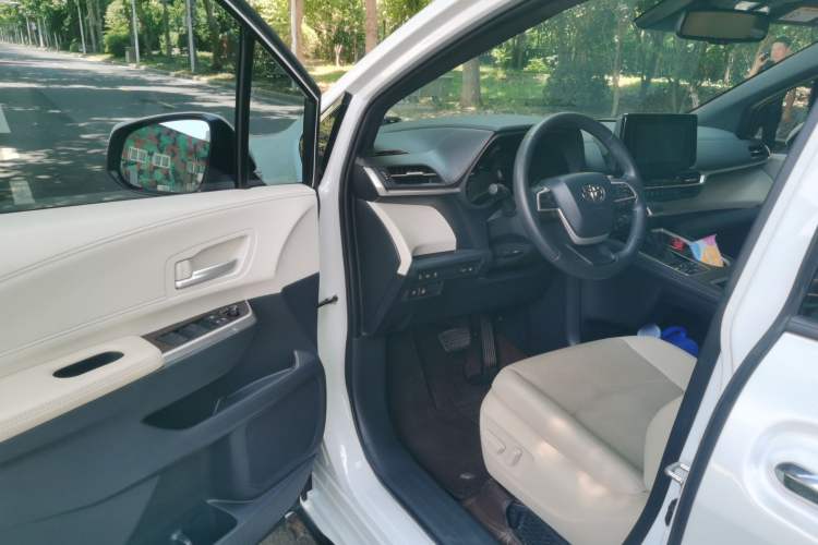 Used Toyota SIENNA 2023 2.5L Hybrid Luxury Edition Driver Seat