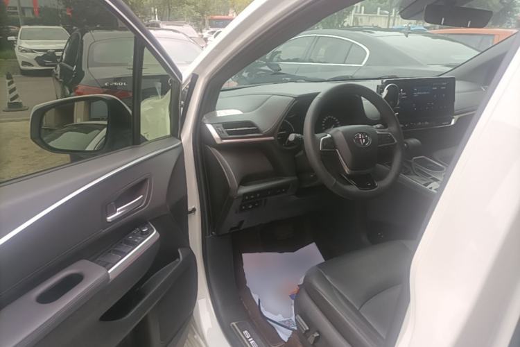 Used Toyota SIENNA 2023 2.5L Hybrid Deluxe Edition Driver Seat