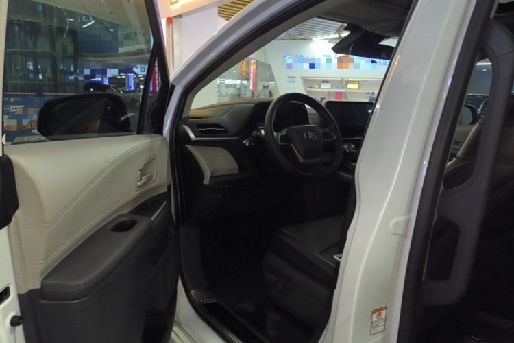 Used Toyota SIENNA 2023 2.5L Hybrid Comfort Edition Driver Seat