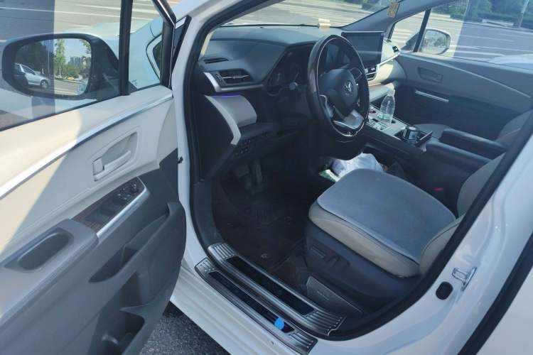 Used Toyota SIENNA 2023 2.5L Hybrid Comfort Edition Driver Seat