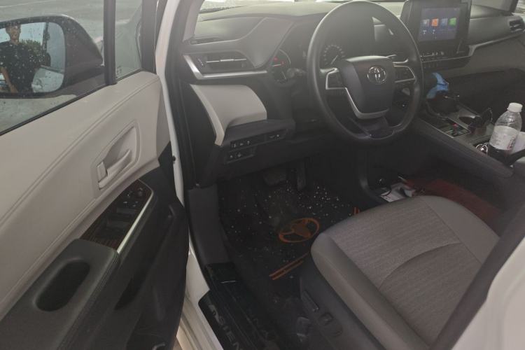Used Toyota SIENNA 2023 2.5L Hybrid Comfort Edition Driver Seat