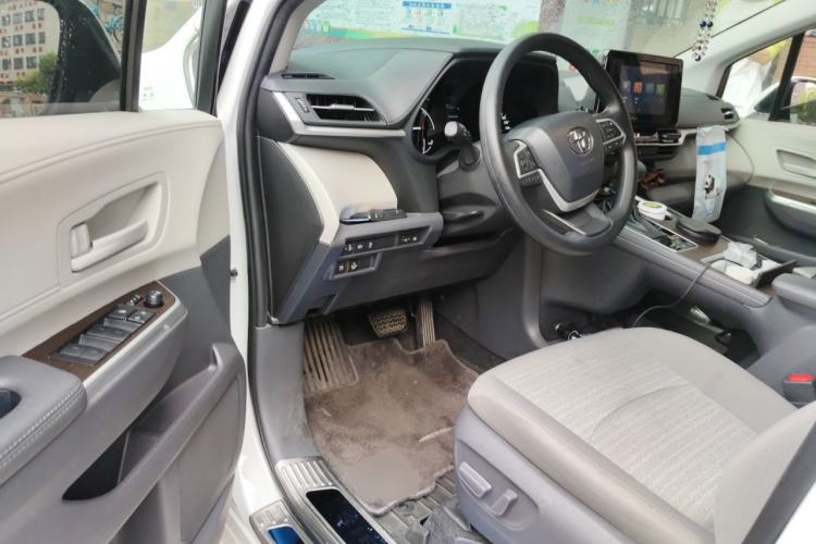 Used Toyota SIENNA 2023 2.5L Hybrid Comfort Edition Driver Seat