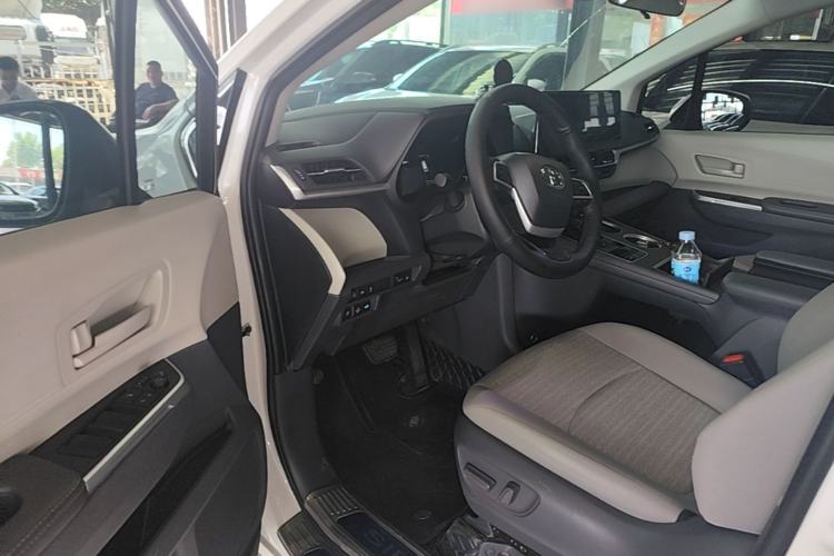 Used Toyota SIENNA 2023 2.5L Hybrid Comfort Edition Driver Seat