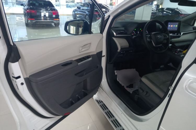 Used Toyota SIENNA 2023 2.5L Hybrid Comfort Edition Driver Seat
