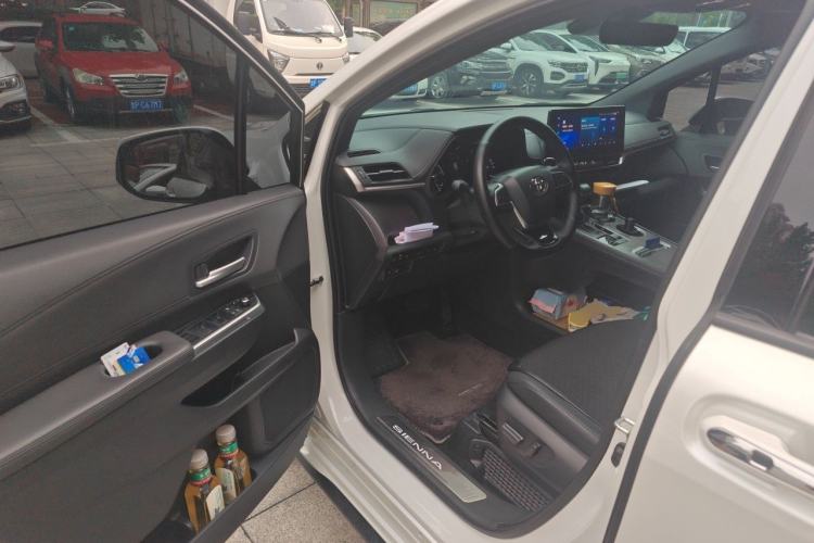Used Toyota SIENNA 2023 2.5L Hybrid Deluxe Edition Driver Seat