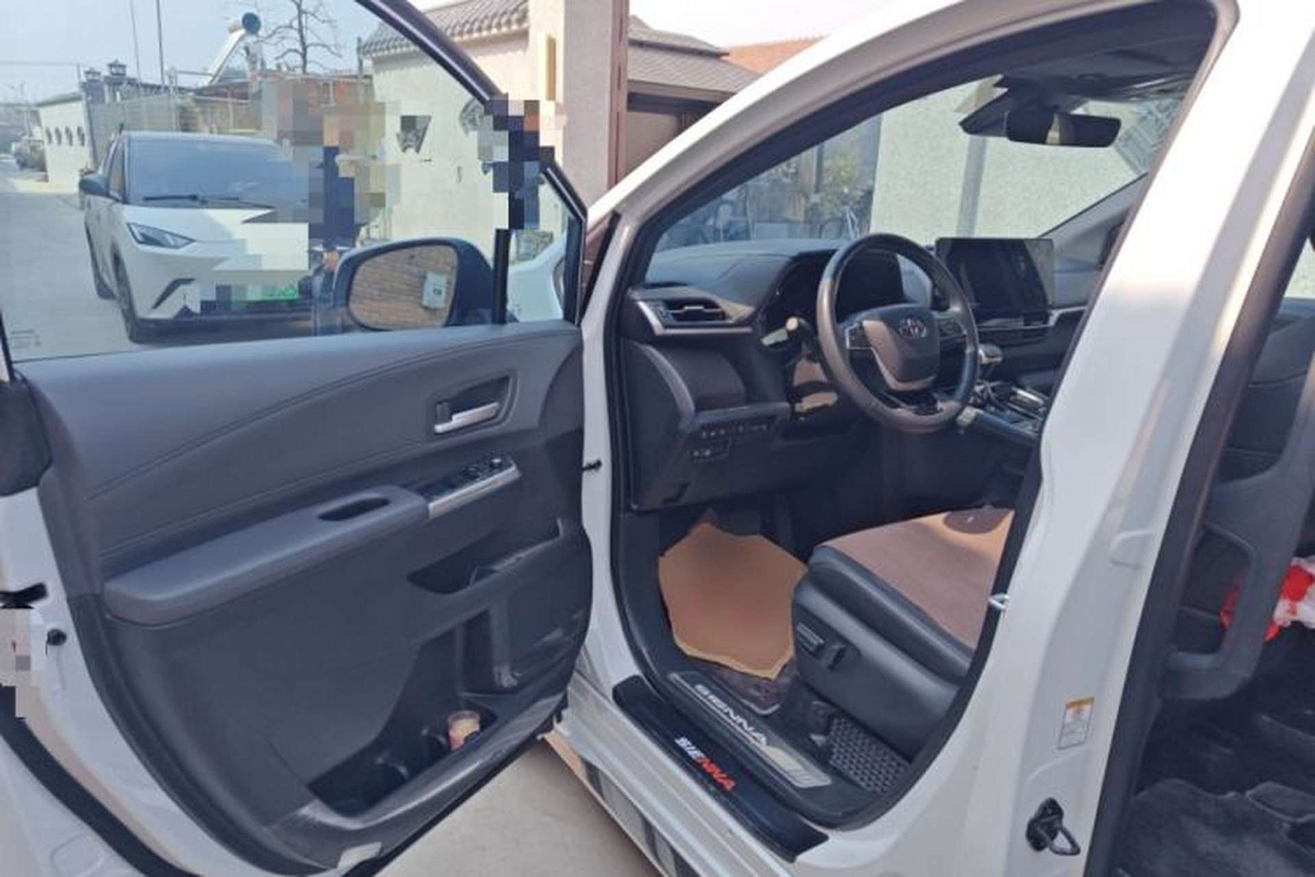 Used Toyota SIENNA 2023 2.5L Hybrid Deluxe Edition Driver Seat