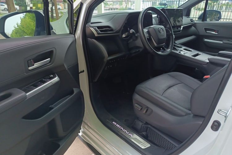 Used Toyota SIENNA 2023 2.5L Hybrid Deluxe Edition Driver Seat