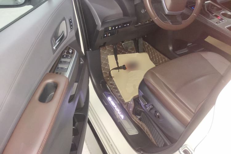 Used Toyota SIENNA 2023 2.5L Hybrid Platinum Edition Driver Seat