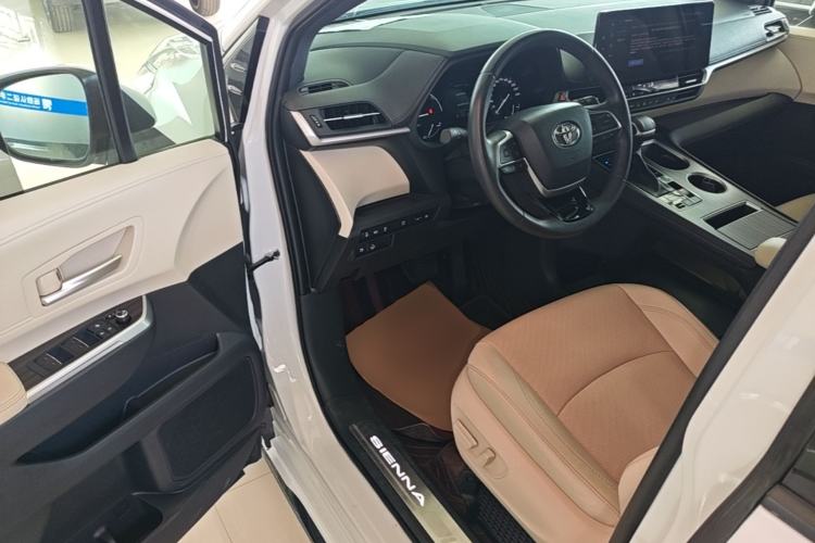 Used Toyota SIENNA 2023 2.5L Hybrid Deluxe Edition Driver Seat